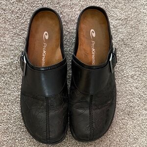 Klogs Black Embossed Mules